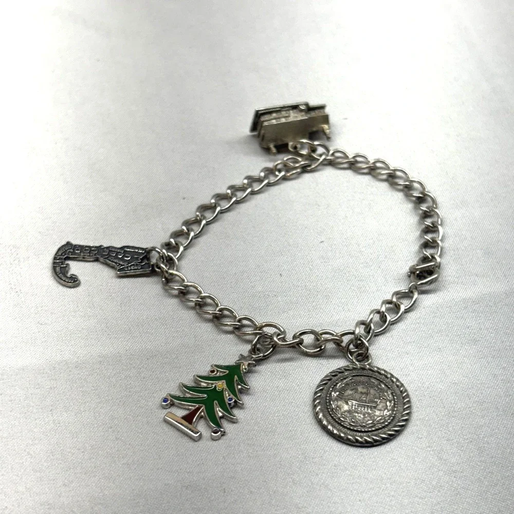 Vintage Sterling Silver Charm Bracelet 7in 4 charm Good Cape Cod Trapp Lodge